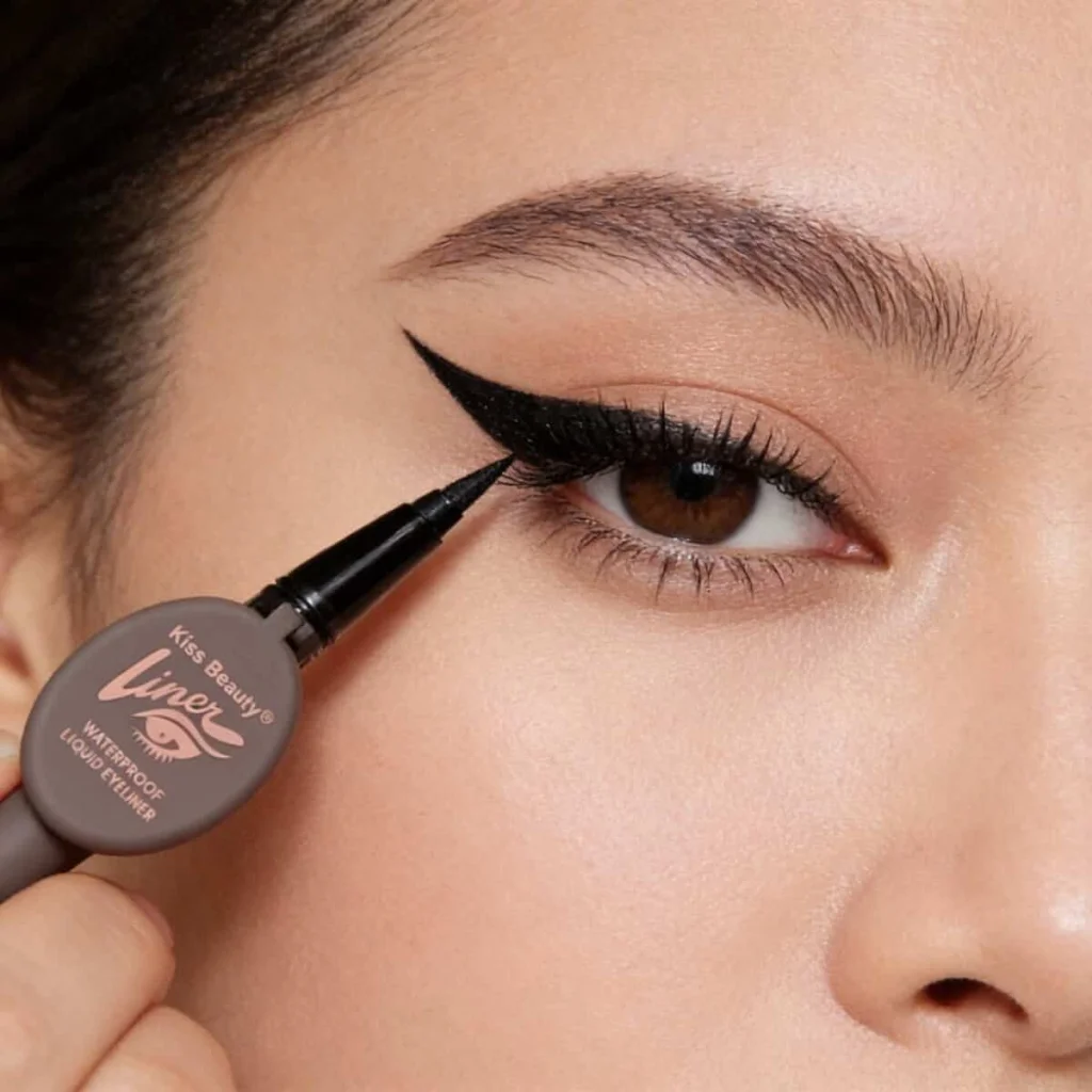 Eyeliner, Super Black, rezistent la apă, Kiss Beauty - imagine 2